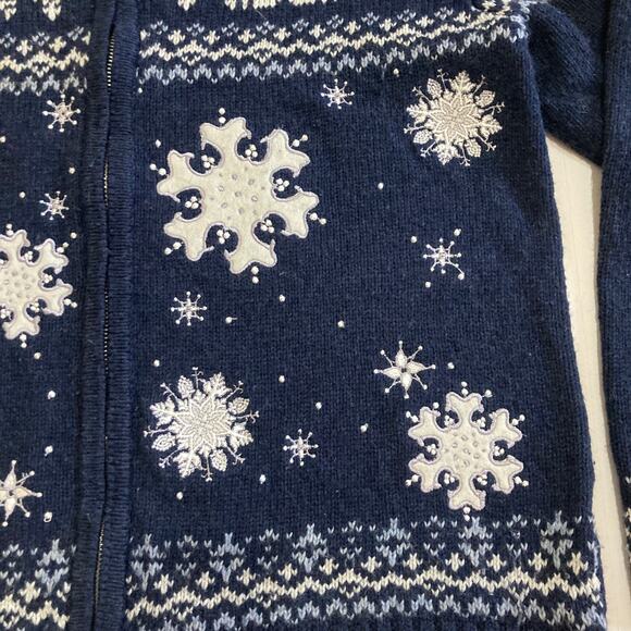 Croft & Barrow Fair Isle Embroidered Snowflakes Winter Sweater Cardigan Sz Med - Picture 4 of 9